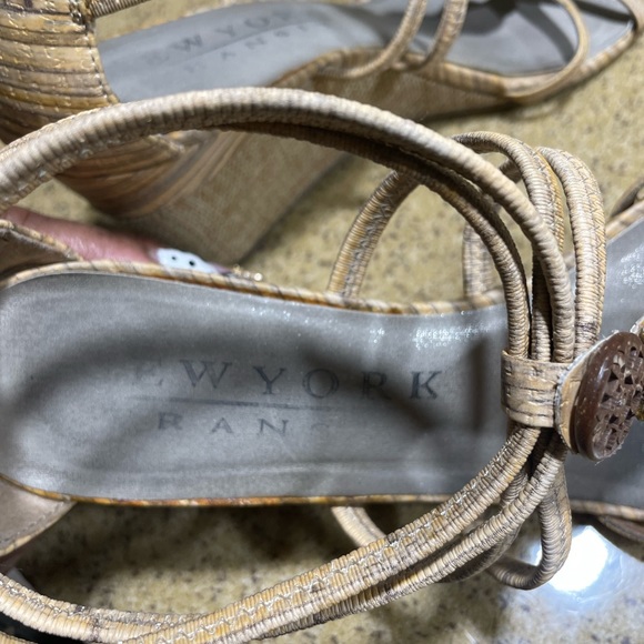 Wedge heel sandal - Picture 4 of 5